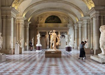 Exploring the Louvre: A mind-blowing journey through art and history