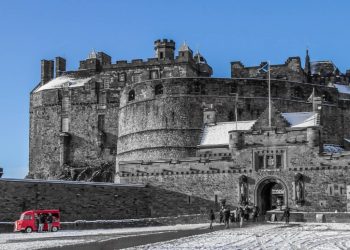 Castle Tours: Encounters and Revelations in Edinburgh