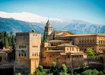 How to plan a trip to the Royal Palace in Madrid