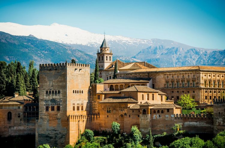 How to plan a trip to the Royal Palace in Madrid