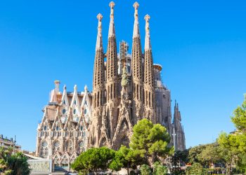 The Sagrada Familia in Barcelona: the interweaving of art and faith, the merging of history and modernity