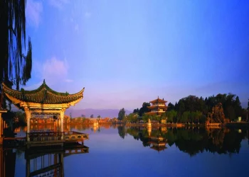 Hangzhou West Lake: thousand-year poems and ripples of time