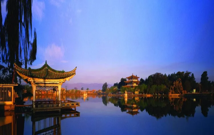 Hangzhou West Lake: thousand-year poems and ripples of time