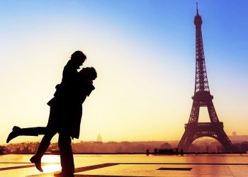 Encounter at the Arc de Triomphe