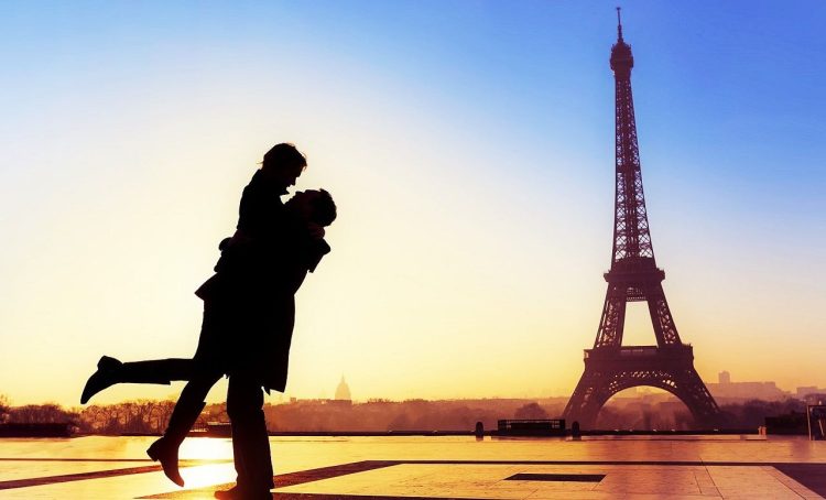 Encounter at the Arc de Triomphe