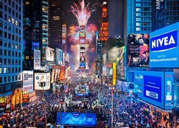 Times Square: The prosperity of history and the charm of modernity