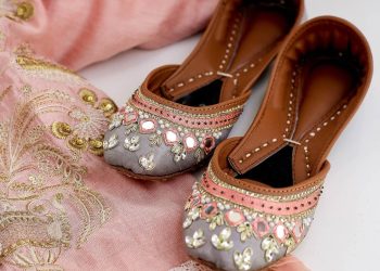 The Resilient Beauty of Khussa: A Melange of Tradition and Comfort in Pakistani Footwear