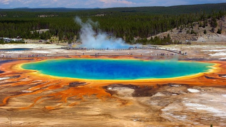 Why Is Yellowstone National Park Considered a Natural Wonderland of the World?