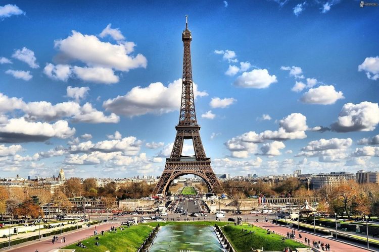 What Makes the Eiffel Tower a Must-Visit Destination in Paris?