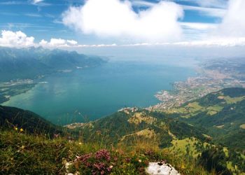 What Are the Cultural Customs of Lake Geneva?