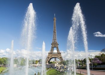 What Are the Best Travel Tips for Visiting the Eiffel Tower, and How Can You Make the Most of Your Experience?