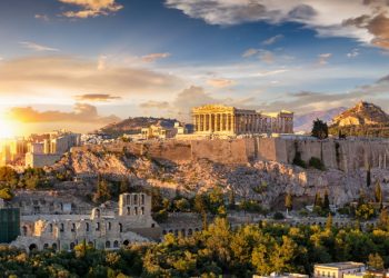 Destination Guide: Exploring the Majestic Ruins of Ancient Greece