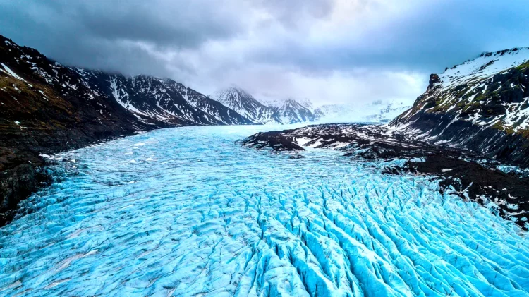 Natural Scenery: Exploring Iceland’s Stunning Glaciers and Volcanoes