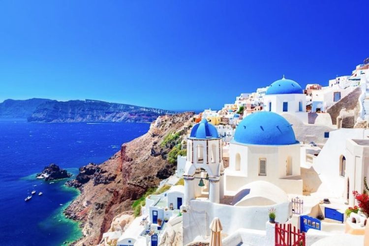 Why Do These Travel Hotspots Always Attract Swarms of Tourists?