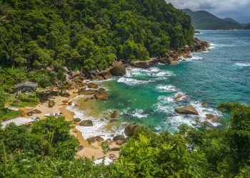 How Can You Travel More Sustainably While Respecting Local Traditions? A Guide to Eco-Friendly Tourism and Cultural Sensitivity