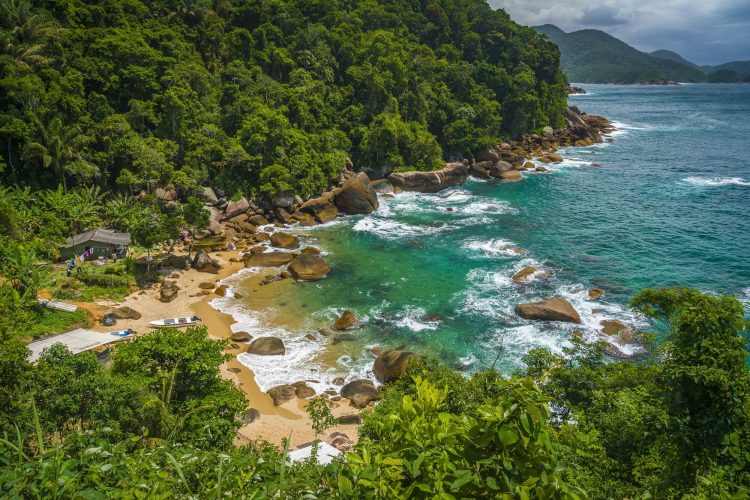 How Can You Travel More Sustainably While Respecting Local Traditions? A Guide to Eco-Friendly Tourism and Cultural Sensitivity