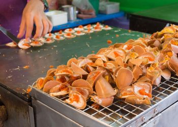 What Makes Thai Street Food So Iconic? Exploring the Cultural Customs Behind the Cuisine and Best Street Markets to Visit