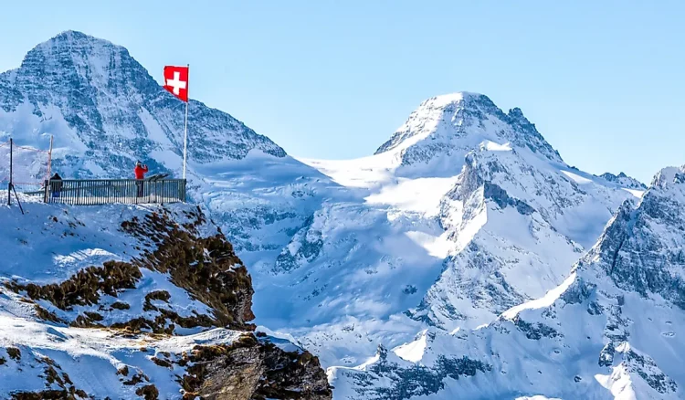 How Do Swiss Alps Blend Natural Beauty With Cultural Heritage? Exploring the Connection Between Mountain Life and Swiss Customs