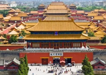 How to Plan a Trip with Guides That Help You Avoid Crowded Tourist Spots