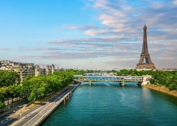 Cultural Customs Across Countries: Common Misunderstandings Tourists May Have