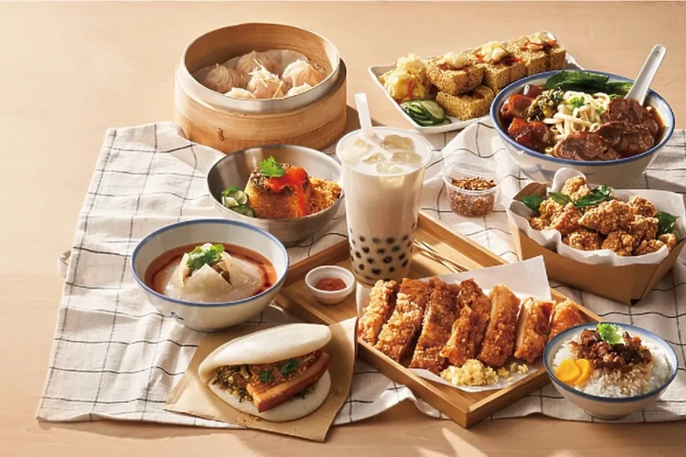 What Dining Choices Can Help You Better Experience Local Flavors?