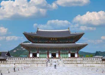 How Do South Korea’s Tradition and Modernity Create a Travel Experience Like No Other?