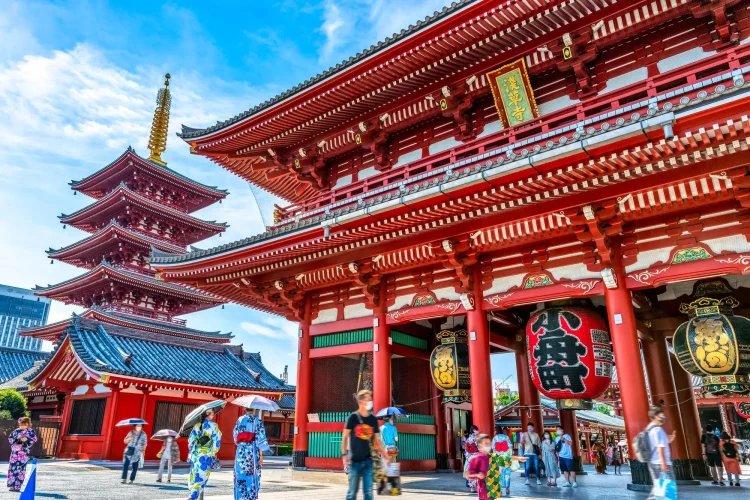 How Do Tokyo’s Skyscrapers and Shrines Offer the Perfect Balance of Old and New?