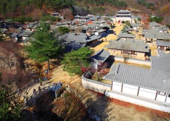 Can You Really Disconnect on South Korea’s “No-WiFi” Hiking Trails?