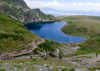 What’s Behind the 2025 Rush to Bulgaria’s Seven Rila Lakes?