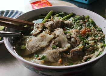 How Did One Traveler Learn Cambodian History Through Street Food in Phnom Penh?