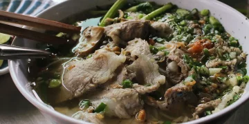 How Did One Traveler Learn Cambodian History Through Street Food in Phnom Penh?