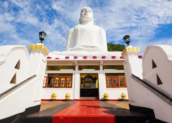 Why Are Western Travelers Embracing Ritual Tourism in Sri Lanka?