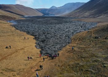 Why Are More Travelers Choosing Iceland’s Lava Fields Over Its Glaciers in 2025?