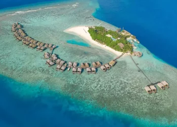 What’s It Like to Chase Sunsets on the Most Beautiful Beaches in the Maldives? A Traveler’s Tale