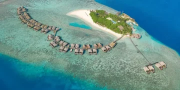 What’s It Like to Chase Sunsets on the Most Beautiful Beaches in the Maldives? A Traveler’s Tale